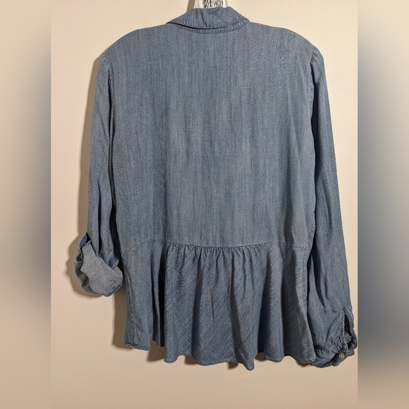 Chambray Button up - Picture 4 of 4